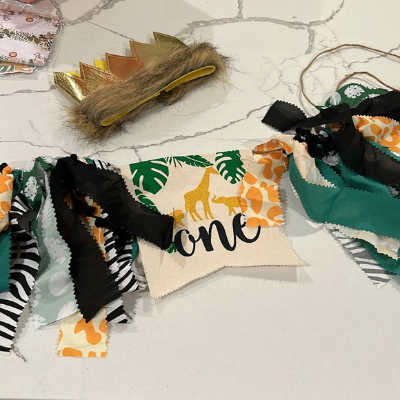 First birthday outfits and decor bundle - Picture 12 of 14